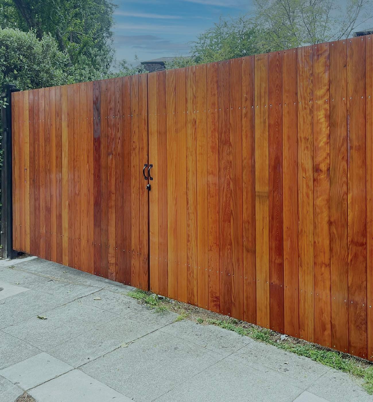 Steel Framed wood driveway gate double swing gate with regular latch